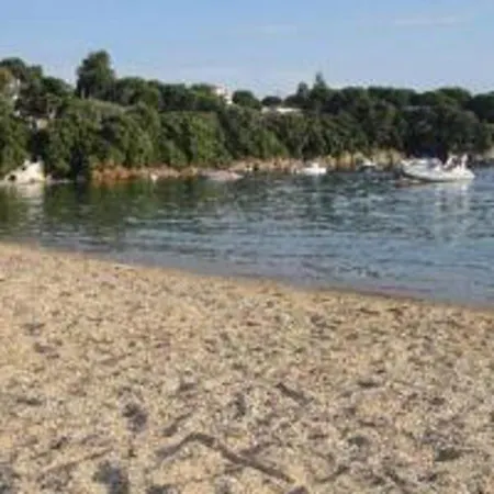 Albanis شقة